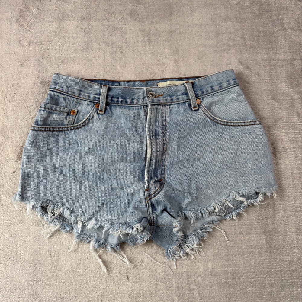 Levis 550 Relaxed Fit Shorts Womens 30 Light Wash Blue Raw Hem Denim Cutoffs